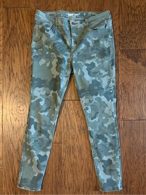Old Navy Camo Rockstar Super Skinny Jeans in Olive Green